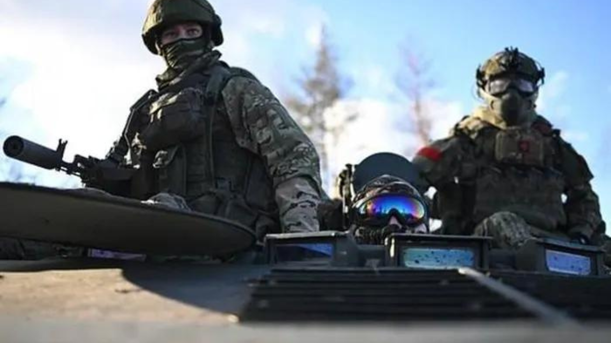 Còn theo Viện nghiên cứu Chiến tranh (ISW) của Mỹ cho biết, hiện Moscow đang tăng quân cho mặt trận Kharkov; điều này cho thấy họ có thể đang cố gắng thu hút lực lượng Ukraine khỏi các khu vực quan trọng của chiến trường ở miền đông, tới khu vực biên giới phía bắc.