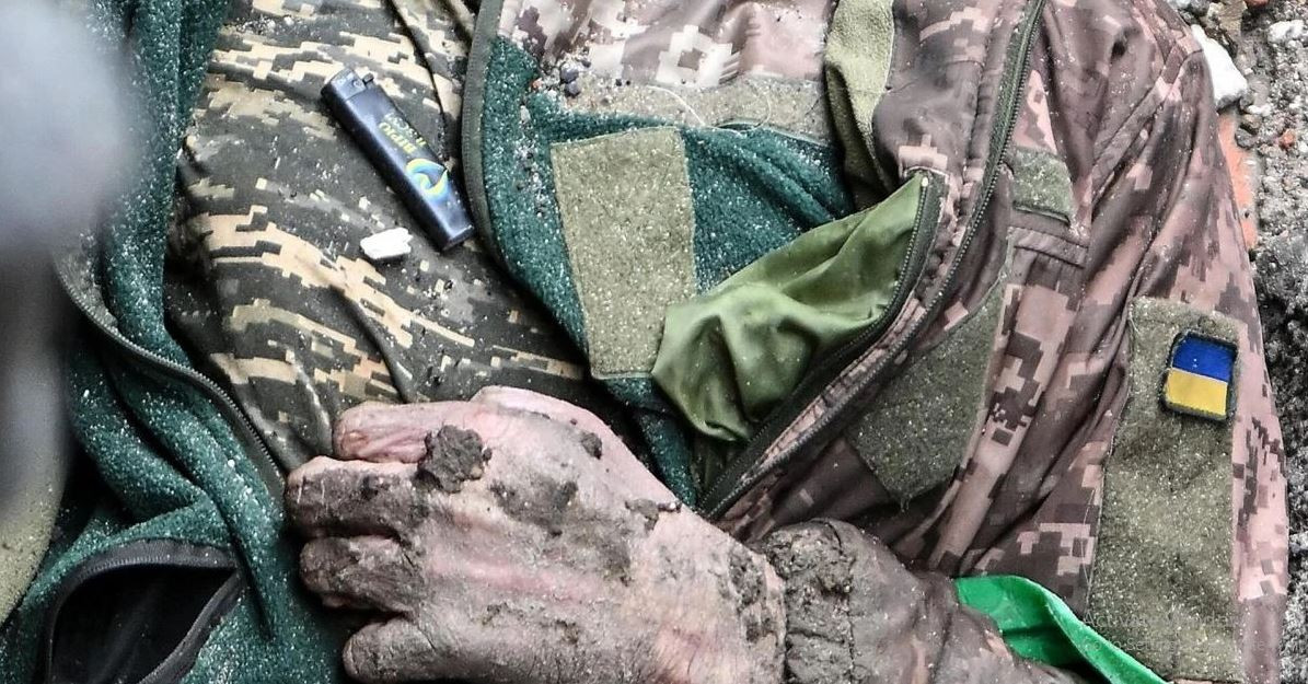 Nhưng với vị trí quan trọng như làng Dalnye, chắc chắn quân Ukraine sẽ không dễ để mất; họ liên tiếp đưa lực lượng tăng viện đến khu vực. Nhưng bất chấp sự kháng cự quyết liệt, đến ngày 15/11, quân Nga đã đánh bật được quân Ukraine ra khỏi làng; đồng thời củng cố rộng ra khu vực xung quanh, sát tới trục đường T0510.