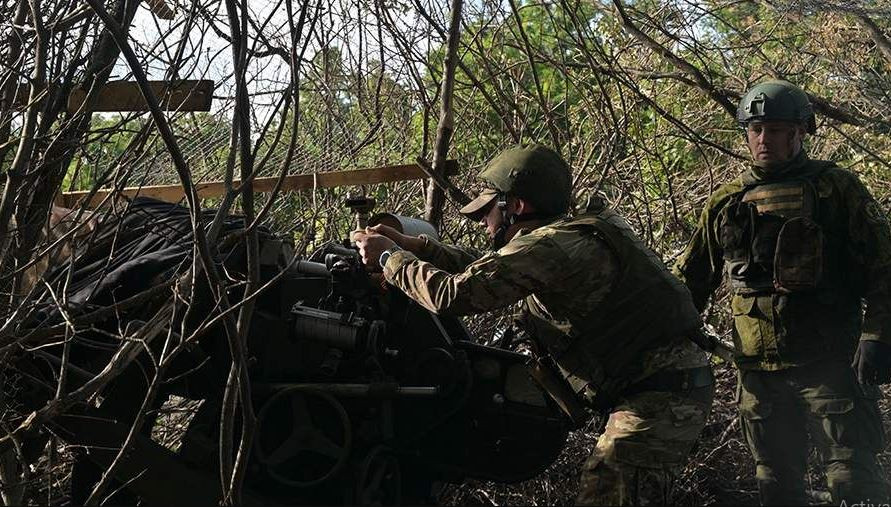 Hãy lấy khu vực phòng thủ quân sự Ukraine theo hướng làng Ivanivka làm ví dụ. Lữ đoàn bộ binh cơ giới số 31 của Ukraine và Lữ đoàn bộ binh cơ giới số 47 nằm giữa Lozuvatske và Prokhress liên tục bị quân Nga đột phá, tuyến phòng thủ bị xé nát. Theo “chiến thuật chăn cừu” của Quân đội Nga, các khu vực phòng thủ chính của Ukraine thường xuyên bị bao vây.