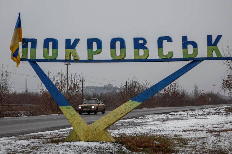 Có lẽ cái tên Pokrovsk không còn xa lạ với mọi người, nhưng thành phố này còn có một cái tên nổi tiếng khác, đó là thành phố Hồng Quân. Kể từ khi xung đột Nga-Ukraine bước sang sáu tháng cuối năm 2024, toàn bộ trận chiến giành vùng Donbass, đều xoay quanh thành phố Pokrovsk.