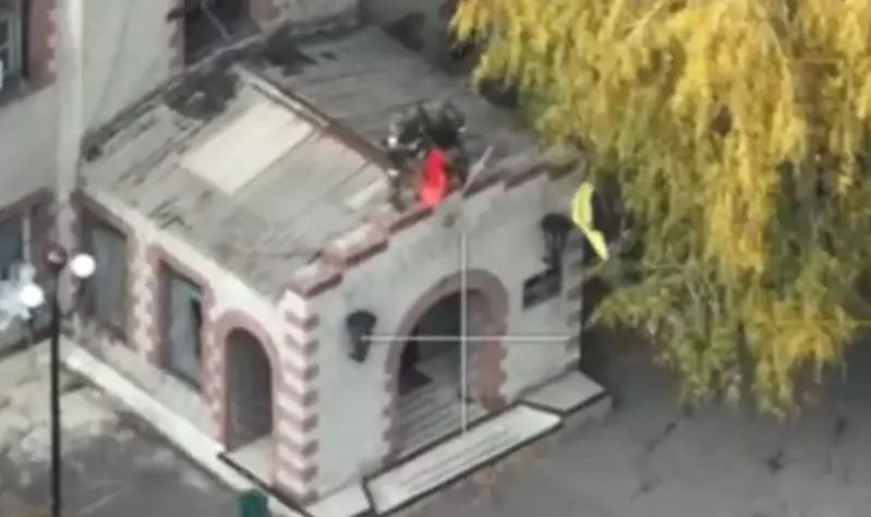 "Tiền tuyến phía nam ở Donetsk đang sụp đổ. Xét trên quy mô khu vực, Kiev đang mất từ 2 đến 5 km mỗi ngày. Với tốc độ này, Quân đội Nga sẽ chỉ mất chưa đầy 6 tháng để tiếp cận tỉnh Dnipro ở miền trung Ukraine", Repke viết. Kết quả mới nhất của Quân đội Nga là việc kiểm soát khu dân cư Izmailovka vào ngày 27/10.