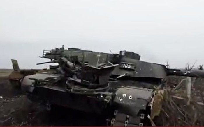 Những chiếc M1A1 Abrams của Ukraine ở mặt trận Kursk, phần lớn bị UAV FPV tấn công. Thậm chí có cả một chiếc UAV FPV của Ukraine, đã tấn công nhầm một chiếc Abrams ở khu vực biên giới Kursk. Người điều khiển chắc chắn rằng, đó là xe tăng Nga. 