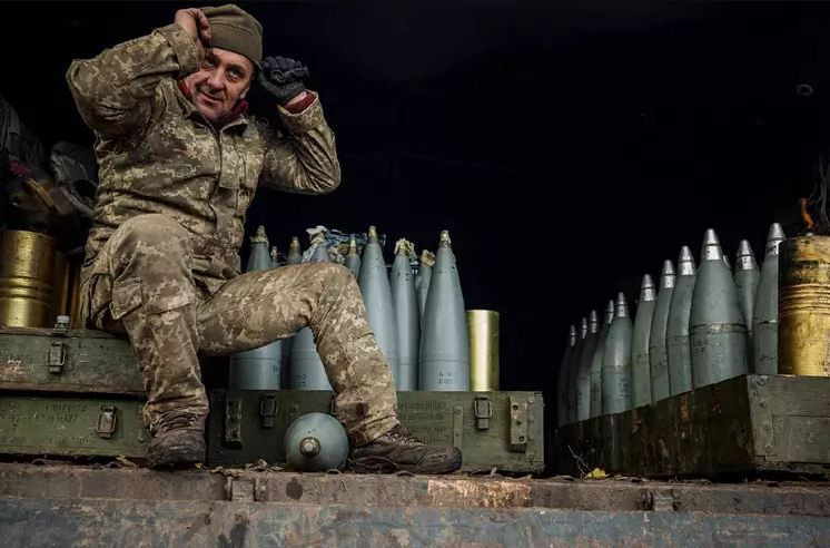 Còn tờ "Politics" của Mỹ cho rằng, quân đội Ukraine sẽ bắt đầu phản công vào tháng 5 sau khi họ nhận được thêm vũ khí của phương Tây. Đồng thời, theo Russia Today TV, một cố vấn quân sự Mỹ cho biết, quân đội Ukraine đang chuẩn bị mở một cuộc tấn công quy mô lớn trong vài tuần tới, điều này sẽ gây “chấn động cộng đồng quốc tế”.