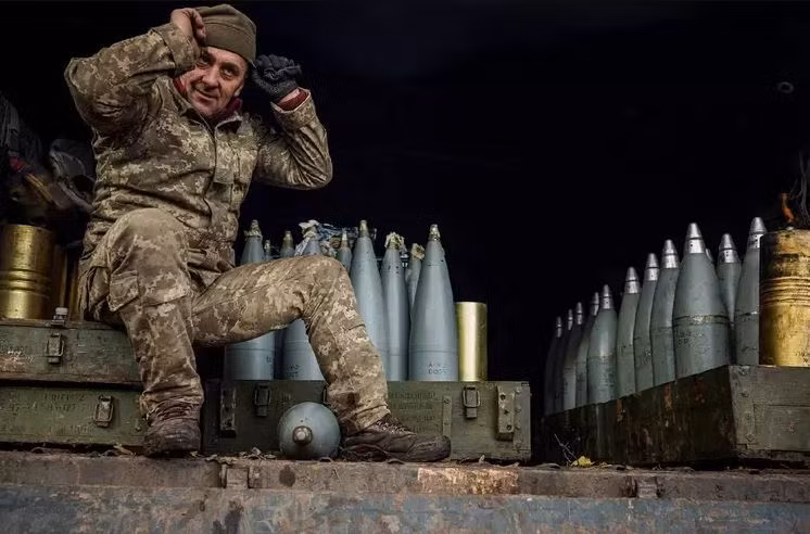 Còn tờ "Politics" của Mỹ cho rằng, quân đội Ukraine sẽ bắt đầu phản công vào tháng 5 sau khi họ nhận được thêm vũ khí của phương Tây. Đồng thời, theo Russia Today TV, một cố vấn quân sự Mỹ cho biết, quân đội Ukraine đang chuẩn bị mở một cuộc tấn công quy mô lớn trong vài tuần tới, điều này sẽ gây “chấn động cộng đồng quốc tế”.