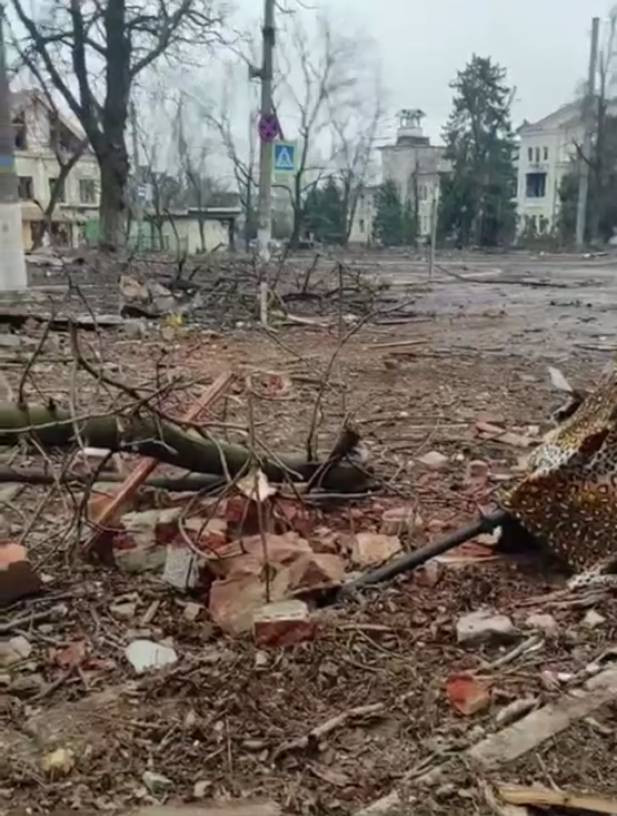 Vấn đề trên đã được nhà khoa học chính trị người Nga Yuri Podolyaka đã thông báo vào tối ngày 27/3, kể chi tiết về những gì đang xảy ra tại chiến trường Bakhmut. Ông cho biết, lực lượng lính đánh thuê Wagner đã được hỗ trợ từ bên sườn của Quân đội Nga và họ đang nỗ lực đánh bật quân Ukraine ra khỏi Bakhmut. 