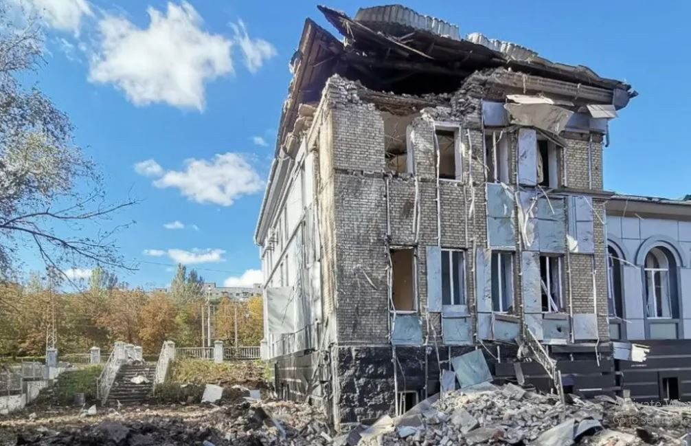 Trong các mục tiêu trên, thì Nhà ga trung tâm và tuyến phòng thủ đường sắt là nơi diễn ra các trận đánh ác liệt nhất. Các đơn vị bộ binh, lực lượng đặc biệt và các mũi tấn công của Nga và Ukraine đối đầu ác liệt. Đặc biệt là xung quanh tòa nhà chính của nhà ga và bãi vận chuyển hàng hóa.