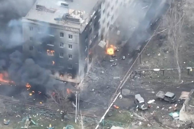 Cùng với đó là một số lượng lớn các vụ nổ, khói dày đặc do cháy và bóng của các tòa nhà, sẽ ảnh hưởng đến khả năng quan sát và đo đạc tọa độ mục tiêu của pháo binh Nga; khiến cho hiệu quả việc yểm trợ của pháo binh Nga sẽ giảm đi rất nhiều.