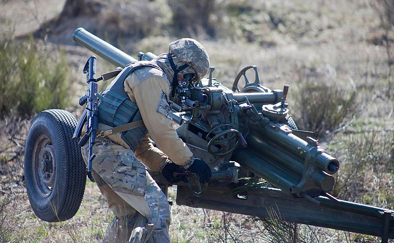 Theo truyền thông Nga, dẫn lời của OSCE, họ đã quan sát thấy nhiều vũ khí được triển khai, bao gồm 26 khẩu pháo ở trường bắn gần Bugaivka (cách Luhansk 37km về phía tây nam) và 7 xe tăng tại một bãi tập gần Novoselivka (cách Donetsk 31 km về phía đông bắc).