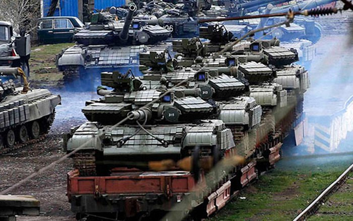 Tương tự, số đạn pháo cho các mục đích khác nhau, trong các kho dự trữ chiến lược của Liên Xô mà Ukraine được thừa kế, đã được bán ra nước ngoài; và những bàn tay tham nhũng, đã che đậy thành công bởi nhiều “đám cháy” và “sự phá hoại của kẻ địch” với các kho vũ khí.