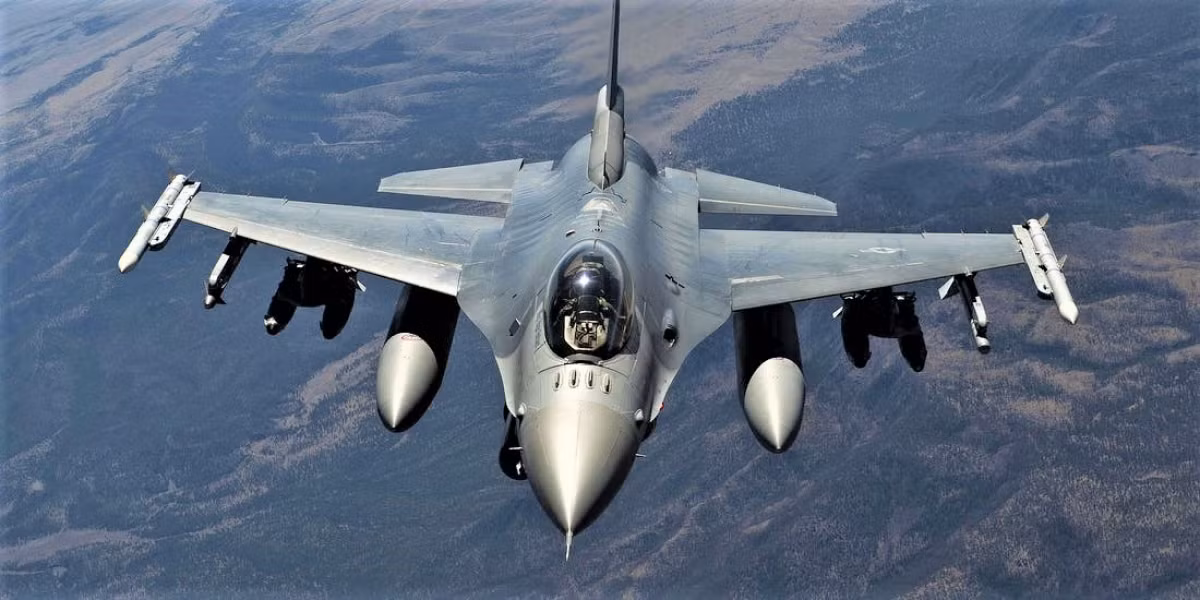 Trong khi các máy bay F-16 có nhu cầu bảo dưỡng thấp hơn so với các máy bay chiến đấu mà Ukraine hiện đang sử dụng; tuy nhiên những máy bay chiến đấu trong kho dự trữ của Mỹ không có hiệu suất đáng chú ý; thậm chí tính năng còn kém hơn so với các máy bay chiến đấu hiện có của Ukraine.