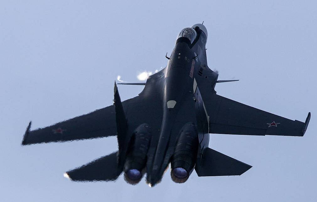 Vào ngày 7/10, Bộ Quốc phòng Nga cho biết một số máy bay chiến đấu Su-30SM của Nga đã tiến hành các cuộc tấn công dữ dội vào các lực lượng phản công của Quân đội Ukraine tại khu vực Kremennaya, gây cho phía Ukraine nhiều thiệt hại. 