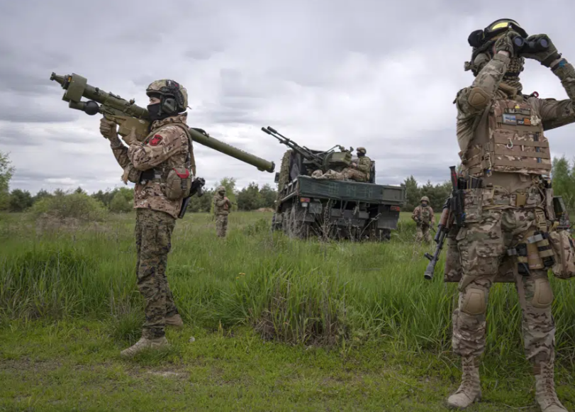 Với phương pháp ném bom bổ nhào như vậy, đơn giản là máy bay của Nga biến thành mục tiêu tập bắn của phòng không Ukraine, đặc biệt là các loại tên lửa phòng không mang vác (MANPAD) như Stinger của Mỹ hay Igla của Liên Xô. Do vậy thiệt hại lớn trong chiến đấu là gần như không thể tránh khỏi.