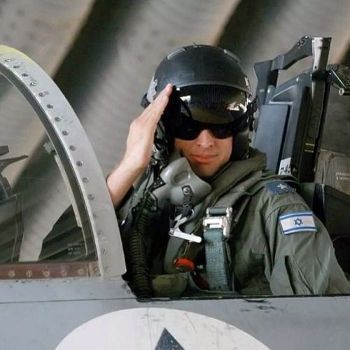 Ngoài Mỹ, Israel cũng là quốc gia đầu tư mạnh cho công nghệ này với việc phát triển mũ phi công DASH. Hãng Elbit nhờ việc tiếp cận với công nghệ trên JHMCS đã “nội địa hóa” chúng trên DASH với nhiều tính năng phù hợp hơn cho phi công Israel.