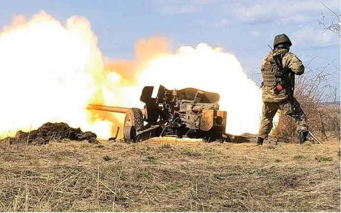 Tại đường Orlova, quân dù Nga tích cực ngăn chặn các nỗ lực phản công và di chuyển của quân Ukraine. Hỏa lực pháo binh của quân dù bao phủ và trận địa quân Ukraine ở phía tây của tiểu khu Kanal (Novy). 