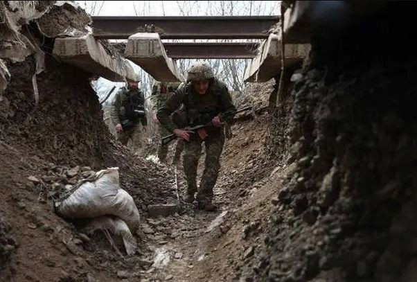 Thất bại của quân Ukraine ở phía đông Chasov Yar chắc chắn là một đòn nặng đối với Ukraine. Việc thay đổi quyền kiểm soát khu vực có tầm quan trọng chiến lược này đã làm suy yếu khả năng phòng thủ của Quân đội Ukraine trong khu vực. 