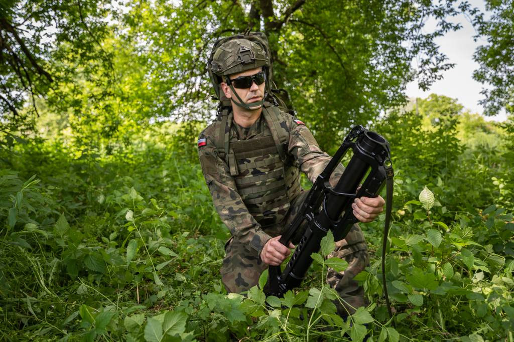 Sở dĩ Ba Lan thiết kế hình dáng khẩu cối kỳ dị như vậy, là do trọng lượng của LMP-2017 chỉ còn 6,6kg để thuận tiện cho việc mang vác; nó thay thế cối 60mm trong chi viện hỏa lực cấp trung đội (đại đội) bộ binh, nhưng chỉ với hai người sử dụng.