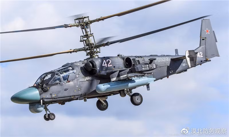 Ka-52 là loại trực thăng vũ trang hai chỗ ngồi do Nga phát triển; nó được cải tiến dựa trên cơ sở của trực thăng Ka-50, tuy nhiên trực thăng Ka-50 là kiểu một chỗ ngồi; còn trực thăng Ka-52, một buồng lái kép song song đã được phát triển. 