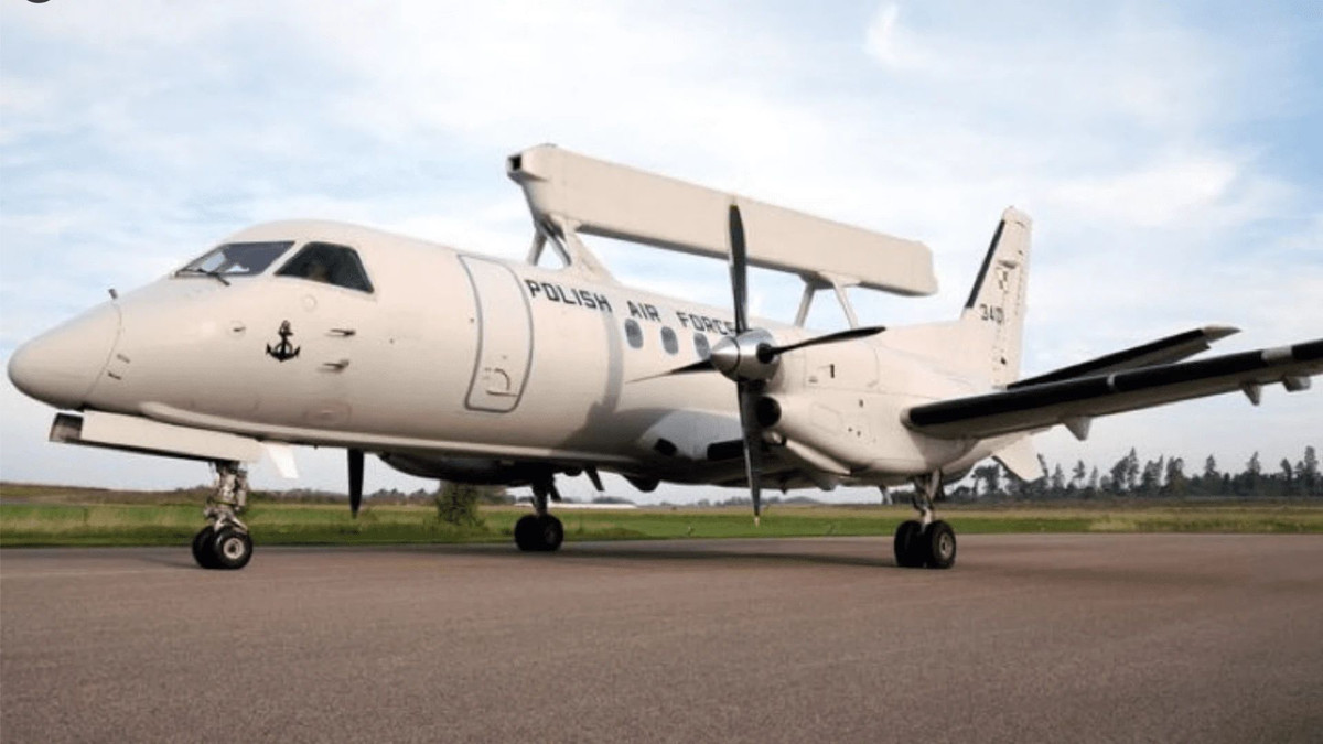 Kế hoạch triển khai sư đoàn phòng không hỗn hợp đầu tiên của Ba Lan, được trang bị khinh khí cầu giám sát sử dụng radar, được ấn định vào năm 2023 và hai máy bay cảnh báo sớm trên không (AWACS) loại Saab 340 AEW của Thụy Điển, đã được đặt hàng vào mùa hè năm ngoái. 