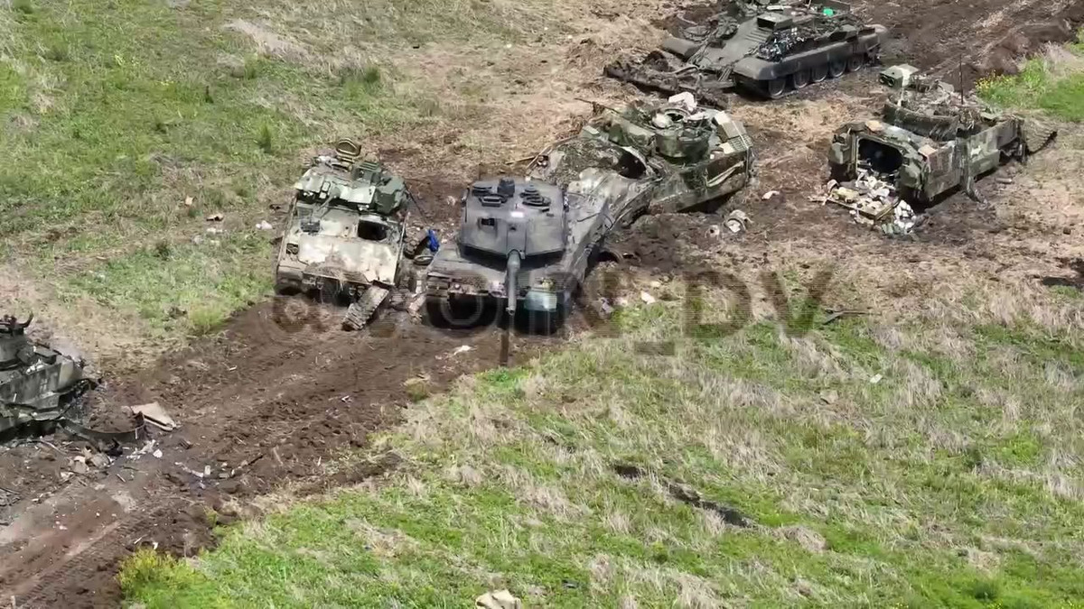 Quân Nga thu giữ 2 xe tăng bánh lốp AMX-10RC của còn nguyên vẹn - Hình 2 Quan Nga thu giu 2 xe tang banh lop AMX-10RC cua con nguyen ven-Hinh-2