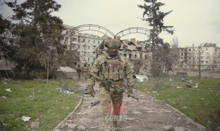 Còn lực lượng chiến đấu chính của Nga tại chiến trường Bakhmut vẫn là các đơn vị là lính đánh thuê Wagner. Còn quân chính quy của Quân đội Nga chỉ đóng vai trò là lực lượng dự bị và bảo vệ bên sườn cho quân Wagner chiến đấu.