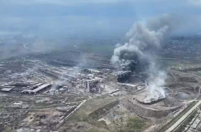 Nhưng may mắn đây vẫn là con đường duy nhất mà Quân đội Ukraine vẫn có thể sử dụng để liên lạc với số quân còn lại ở Bakhmut. Nó cũng được sử dụng cho các nỗ lực cung cấp đạn dược và quân tiếp viện cho quân Ukraine trú phòng còn lại trong thành phố. 