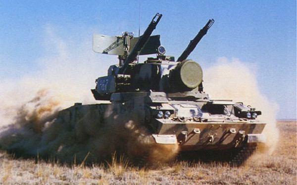 UAV TB2 mặc dù có tầm bay cao, nhưng khả năng cơ động hạn chế, đường bay ổn định, do vậy cũng dễ bị các hệ thống tên lửa tầm ngắn như Pantsir-M và Tor bắn hạ và đặc biệt hệ thống phòng không Buk, có thể tiêu diệt UAV TB2 ở trần bay tối đa. 