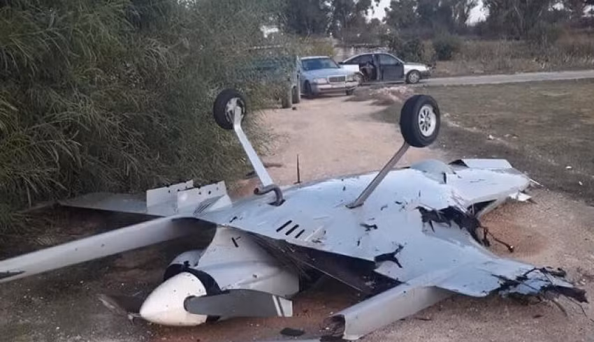 Theo các chuyên gia quân sự, UAV là mục tiêu dễ bị bắn hạ, chủ yếu phụ thuộc vào lực lượng phòng không mặt đất; ví dụ ở chiến trường Lybia, nơi hệ thống phòng không hoạt động hiệu quả, nên hàng chục chiếc UAV TB2 của phe thân Thổ đã bị bắn hạ. 