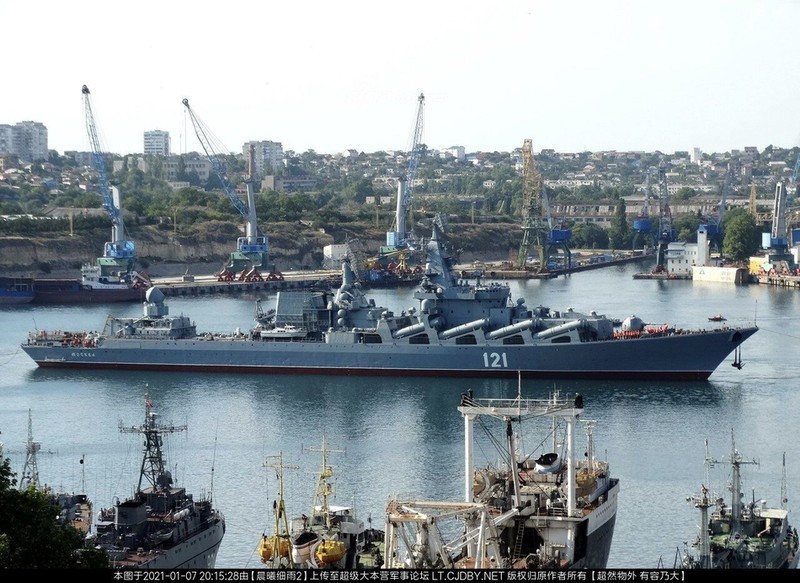 Lực lượng tàu tiến công chính của cuộc diện tập là các tàu tuần dương mang tên lửa dẫn đường lớn nhất của Nga là 3 chiếc Varangian, Matxcova và Nguyên soái Ustinov.