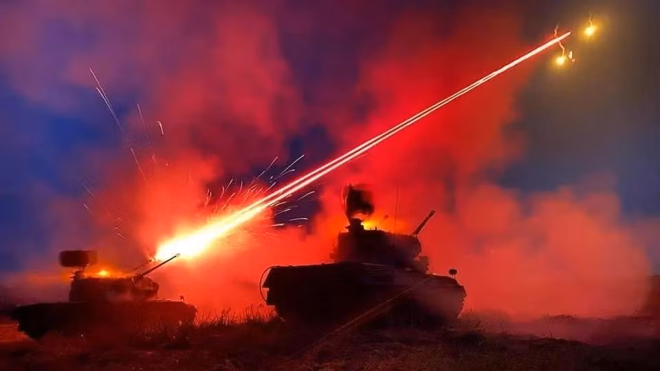 Niềm hy vọng duy nhất của AFU, dường như nằm ở một mức độ phòng thủ nhất định, thông qua số pháo phòng không và các phương tiện tác chiến điện tử, nhưng hiệu quả của phương pháp phòng thủ này vẫn còn đang bị nghi ngờ.