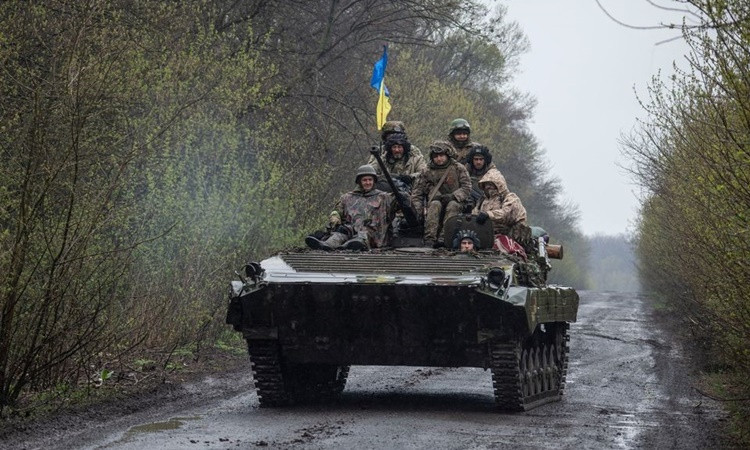 Hiện tại có thể thấy mục tiêu của Quân đội Nga rất rõ ràng; trong khi đó, Tổng thống Zelensky phải lựa chọn giữa mặt trận Kherson và việc bảo vệ Vuhledar, đó có thể là một quyết định khó khăn. Đặc biệt là sau khi Quân đội Nga thay Tư lệnh chiến trường tại Ukraine, tình hình đã có những thay đổi.