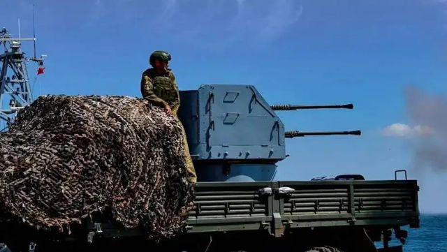 Thiếu vũ khí, Ukraine dùng cả hải pháo thời Liên Xô để chống UAV Thieu vu khi, Ukraine dung ca hai phao thoi Lien Xo de chong UAV