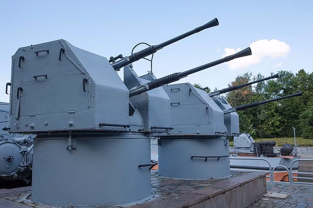 Thiếu vũ khí, Ukraine dùng cả hải pháo thời Liên Xô để chống UAV - Hình 3 Thieu vu khi, Ukraine dung ca hai phao thoi Lien Xo de chong UAV-Hinh-3