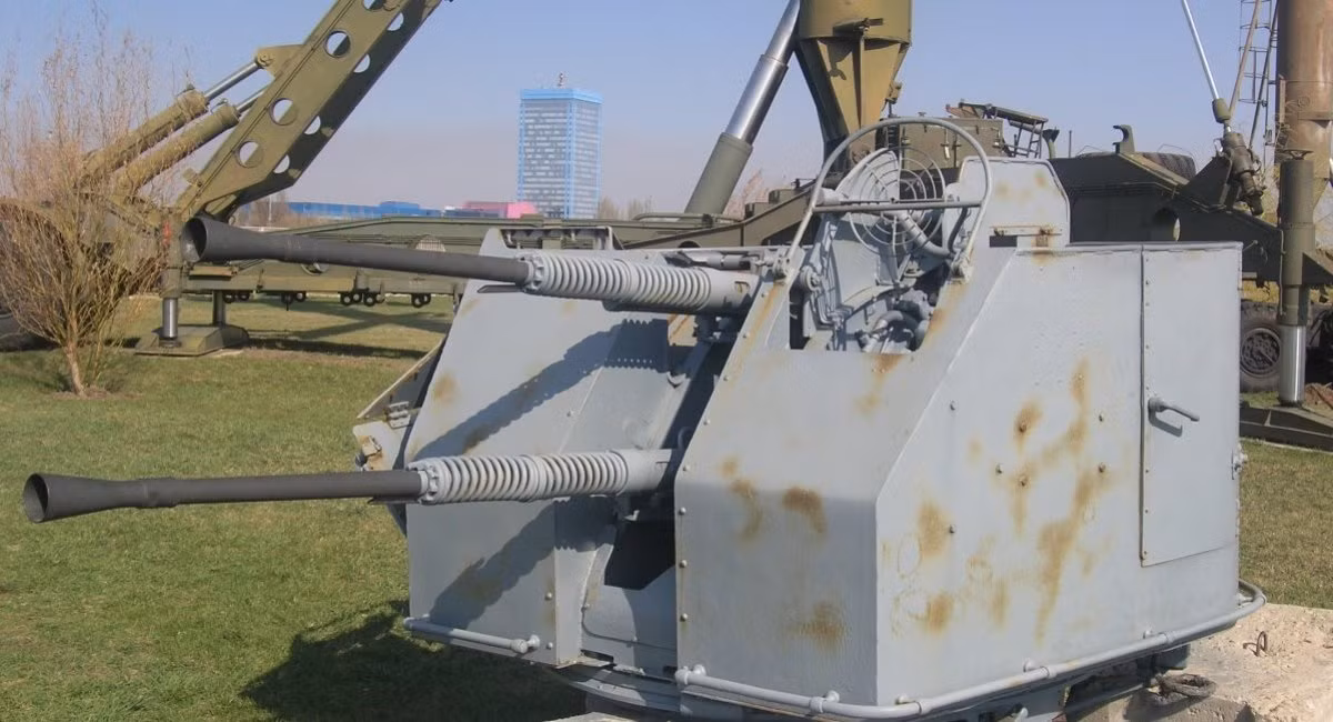 Thiếu vũ khí, Ukraine dùng cả hải pháo thời Liên Xô để chống UAV - Hình 2 Thieu vu khi, Ukraine dung ca hai phao thoi Lien Xo de chong UAV-Hinh-2