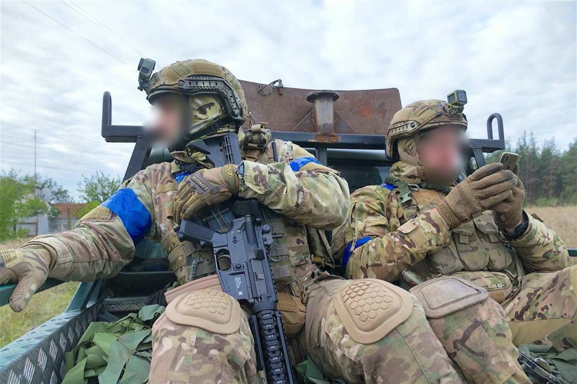 Sau một số cuộc phản công bất thành của quân đội Ukraine tại khu vực này, một lượng lớn thiết bị quân sự của Lực lượng vũ trang Ukraine đã bị phá hủy. Cho đến nay, mặt trận này được đánh dấu bằng những cuộc đụng độ rất ác liệt giữa hai bên.