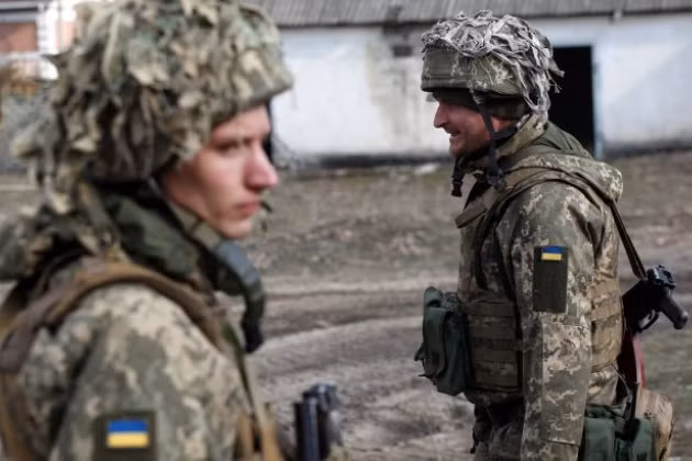 Trong khi đó tại khu vực Lugansk, Quân đội Nga đã phát động một cuộc tấn công mạnh vào trận địa xuất phát tấn công của Ukraine, ngăn chặn các cuộc tấn công của quân Ukraine, nhằm tiếp cận thành phố Lisichansk, bị quân Nga chiếm hồi tháng 6 vừa qua. 