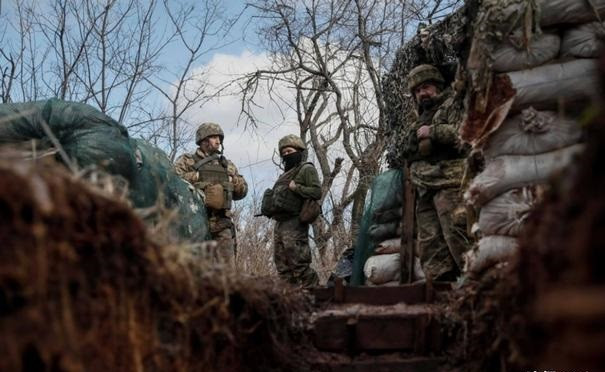 Hướng mặt trận này có tính chất rất quan trọng, vì nó cho phép che phủ Lisichansk khỏi cuộc tấn công của quân đội Ukraine; đồng thời, tạo cơ hội để tổ chức một cuộc phản công theo hướng Liman.