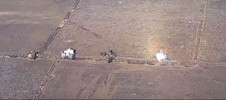 Theo các binh lính Ukraine chiến đấu tại chiến trường, khi trả lời phỏng vấn của hãng tin Mỹ CNN cho biết, bom lượn có điều khiển của Nga đã thả chính xác xuống các vị trí của họ và khi những quả bom lượn này được thả xuống, họ rất ít có cơ hội sống sót.