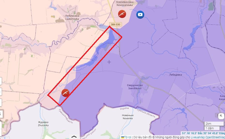 Đánh giá từ bản đồ chiến sự Liveuamap của Quân đội Mỹ, làng Darino nằm ở sườn tây của tuyến phòng thủ khu vực Kursk do Quân đội Ukraine kiểm soát. Tuyến phòng thủ này bao gồm bốn ngôi làng chạy dọc sông Snagot, từ Nikolaevo-Darino ở phía nam, giáp tỉnh Sumy của Ukraine, cuối cùng là Tolstyi Lug ở phía bắc. 