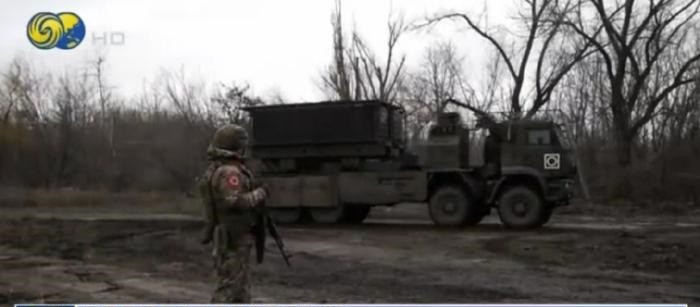 Mặc dù Quân đội Nga đã tiến thành công vài km về phía nam từ làng Zelenyi Shlyakh dọc theo đường cao tốc 38K-030, nhưng AFU ở phía nam Novovanovka vẫn có thể đe dọa làng Zelenyi Shlyakh và thường xuyên tấn công ngôi làng bằng hỏa lực mạnh, khiến việc di chuyển về phía nam qua làng Novovanovka bị hạn chế.