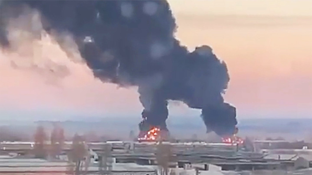 Tất cả Hải quân Ukraine đã phá hủy hoặc khống chế, theo ông Anton Gerashchenko, cố vấn của Bộ Nội vụ Ukraine, cho biết quân đội Nga đã đổ bộ vào Odessa và tiến sang Kharkov.