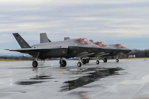 Tuy nhiên, sức hấp dẫn của F-35 không chỉ bắt nguồn từ công nghệ. Dấu ấn ngoại giao của chương trình phát triển “Máy bay chiến đấu tấn công chung”, có thể được coi là công cụ mạnh mẽ nhất của nó. Các quốc gia mua F-35, coi nó không chỉ là một máy bay chiến đấu đơn thuần, mà đó là khoản đầu tư hữu hình vào mối quan hệ đối tác quân sự sâu sắc hơn với Mỹ.