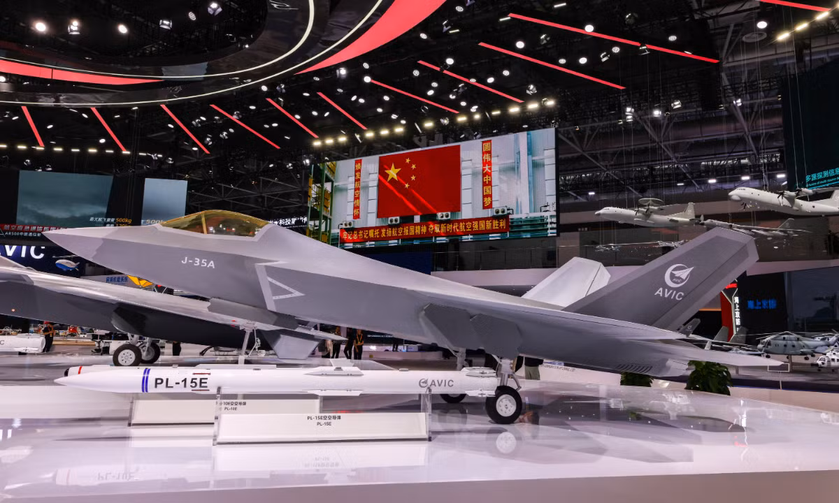 Trong khi đó, J-35 khó có thể thu hút được mức độ hợp tác tương tự. Nếu không có quyền truy cập vào mạng lưới hỗ trợ mạnh mẽ tương tự, những khách hàng tiềm năng của J-35 có thể phải đối mặt với chi phí cao hơn và rủi ro hoạt động trong suốt vòng đời của máy bay.