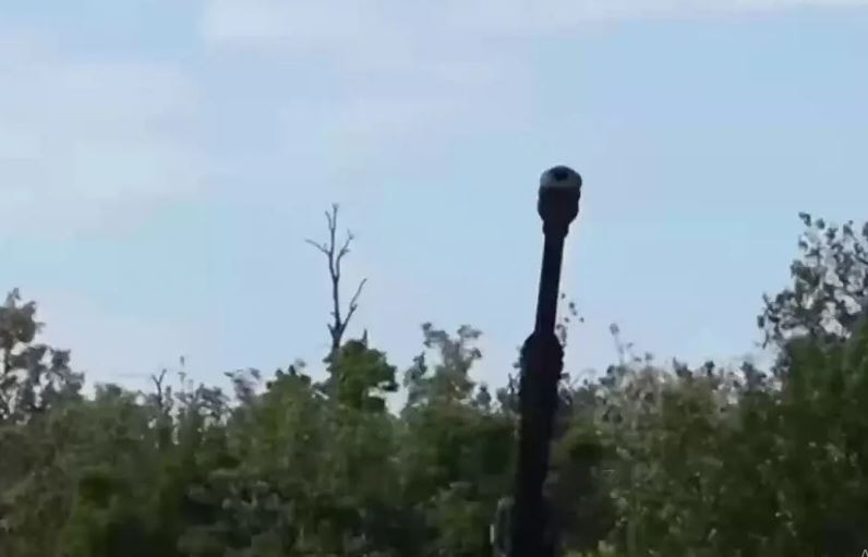 Kênh "Muchnoy" cũng cho rằng, Quân đội Ukraine sẽ sớm phải rút khỏi thành phố Kurakhove. Hiện các trận đánh ở Kurakhove đang diễn ra, khi quân Nga lợi dụng các điểm cao ở phía bắc hồ chứa nước Kurakhovskoe, để nã pháo vào thành phố. Đồng thời Quân đội Nga đang đẩy nhanh việc chiếm phía bắc hồ chứa Kurakhovskoe. 