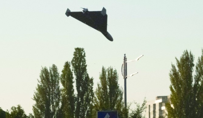 Mặt khác, vũ khí tấn công của quân đội Nga tấn công Ukraine cũng đang thay đổi. Hiện tại, vũ khí tấn công tầm xa của quân đội Nga vào sâu trong lãnh thổ Ukraine trong những ngày qua, chủ yếu dựa vào tên lửa chiến thuật tầm xa và UAV tự sát.