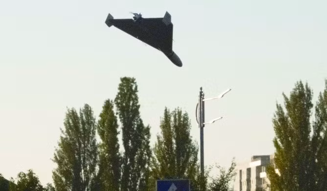 Mặt khác, vũ khí tấn công của quân đội Nga tấn công Ukraine cũng đang thay đổi. Hiện tại, vũ khí tấn công tầm xa của quân đội Nga vào sâu trong lãnh thổ Ukraine trong những ngày qua, chủ yếu dựa vào tên lửa chiến thuật tầm xa và UAV tự sát.