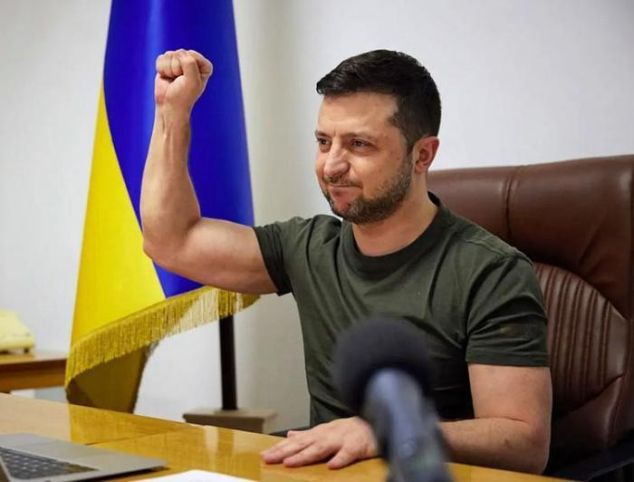 Tổng tư lệnh Lực lượng vũ trang Ukraine Zarouzhny nhấn mạnh cơ hội cuối cùng, nhưng Tổng thống Zelensky không quan tâm, điều ông phải làm “luôn và ngay” lúc này, là trừng phạt những kẻ chịu trách nhiệm về những thất bại liên tiếp của chiến dịch Bakhmut, để làm gương.