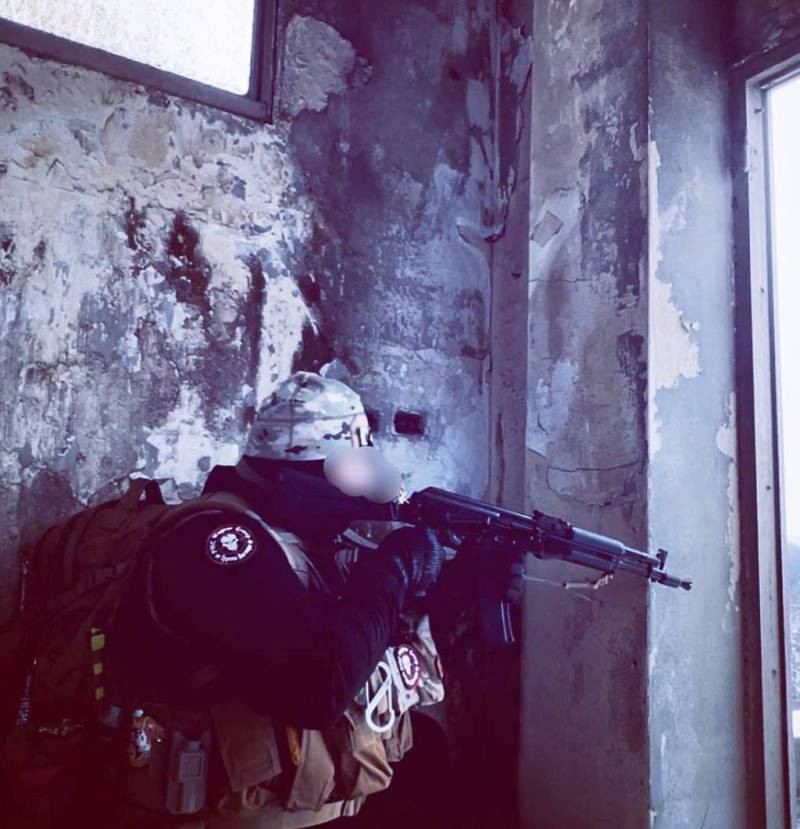 Hãng tin Nga Sputnik ngày 27/2 đưa tin, cố vấn của lãnh đạo nhà nước cộng hòa Donetsk tự xưng (DPR), là ông Igor Kimakovsky, nói với phóng viên của Sputnik rằng: Lực lượng lính đánh thuê Wagner của Nga đã tiến vào trung tâm Bakhmut; và chỉ trong hai ngày (25-26/2), quân Wagner đã tiến lên 1.700 mét.