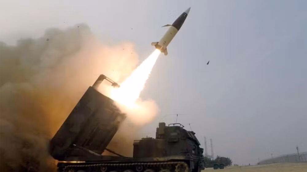 Nhưng để tấn công máy bay thả bom đang bay trong lãnh thổ của Nga, hay các căn cứ của Nga, thì các nước phương Tây phải cho phép Ukraine sử dụng vũ khí của viện trợ, tấn công vào các mục tiêu quân sự nằm trong lãnh thổ Nga; nhưng điều này có thể gây leo thang và Nga có đòn trả đũa.