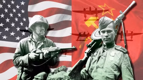 Sau khi Chiến tranh Thế giới thứ hai kết thúc, Chiến tranh Lạnh bắt đầu, Liên Xô và Mỹ là hai cực của Chiến tranh Lạnh trong nhiều thập kỷ; trong thời kỳ này, không có cuộc chiến nào giữa hai bên xảy ra, nhưng thế giới luôn đứng bên bờ vực của cuộc chiến tranh hạt nhân; nhưng Liên Xô cũng không chịu thua Mỹ.