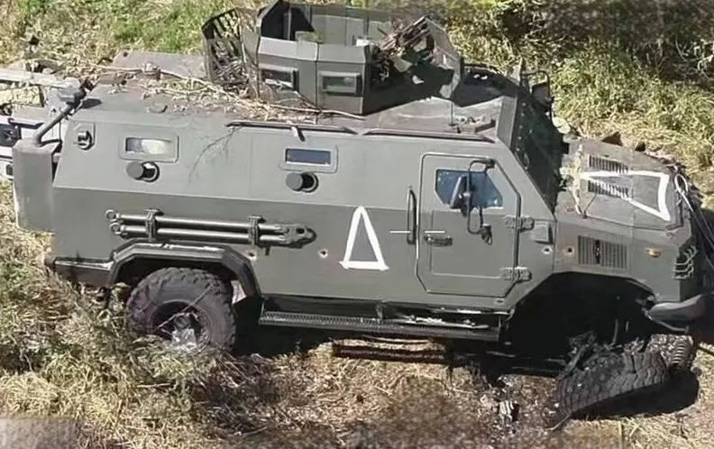 Đúng là Quân đội Ukraine hiện nay không chỉ phải chống trả cuộc tấn công ngày càng khốc liệt của Nga ở miền đông Ukraine, mà còn phải triển khai quân hạng nặng ở khu vực biên giới với Belarus, để ngăn chặn quân Nga tấn công thủ đô Kiev từ hướng này.